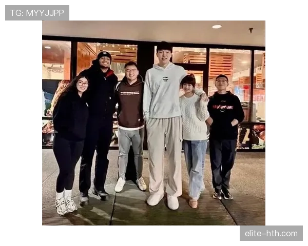 看到杨瀚森脱鞋那一刻，我才懂拖鞋也能贵成天价